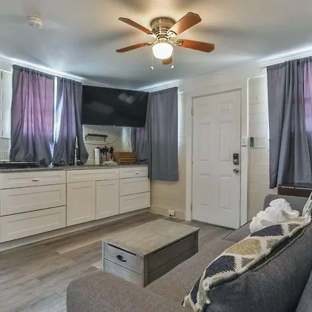 Coastal Cottage, Unit 9, Across Street From Beach